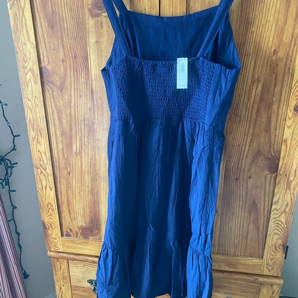 Elegant Blue Sleeveless Dress - Picture 8 of 9